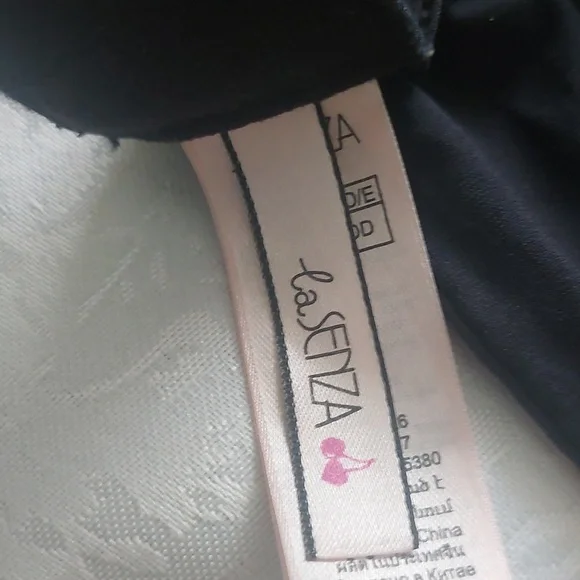34DD, La SENZA Black Full Coverage Bra with Molded Cups - Picture 11 of 12